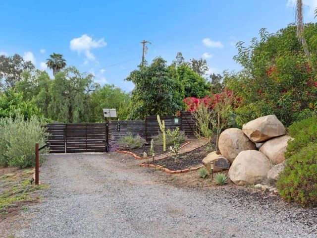946 Osborne Street, Vista, CA 92084