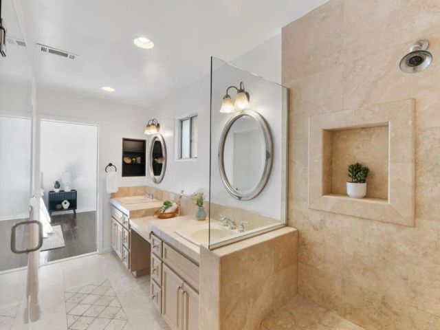 946 Osborne Street, Vista, CA 92084