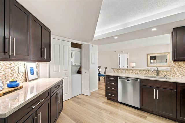 690 ISLAND WAY 511, Clearwater Beach, FL 33767