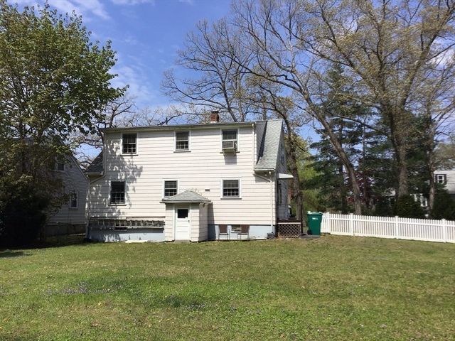 14 Locust St, Woburn, MA 01801