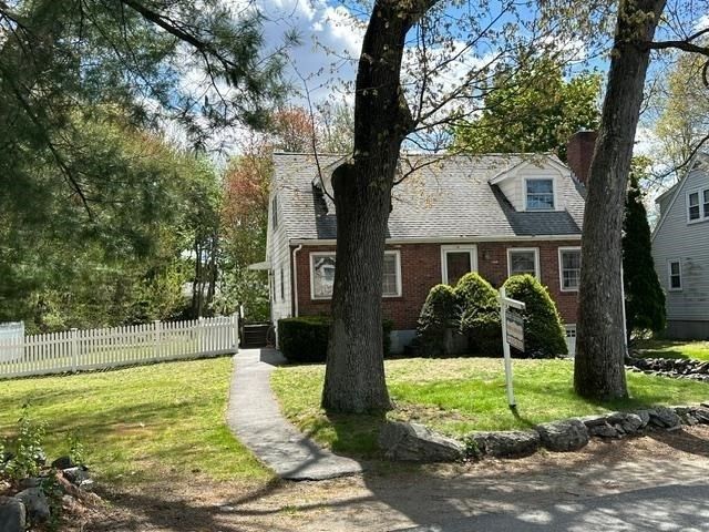 14 Locust St, Woburn, MA 01801