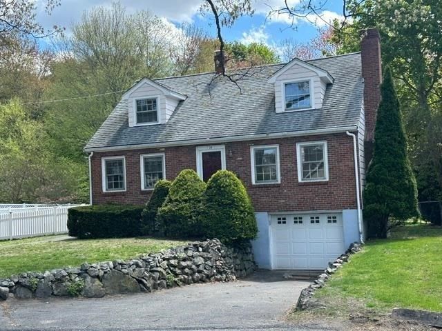 14 Locust St, Woburn, MA 01801