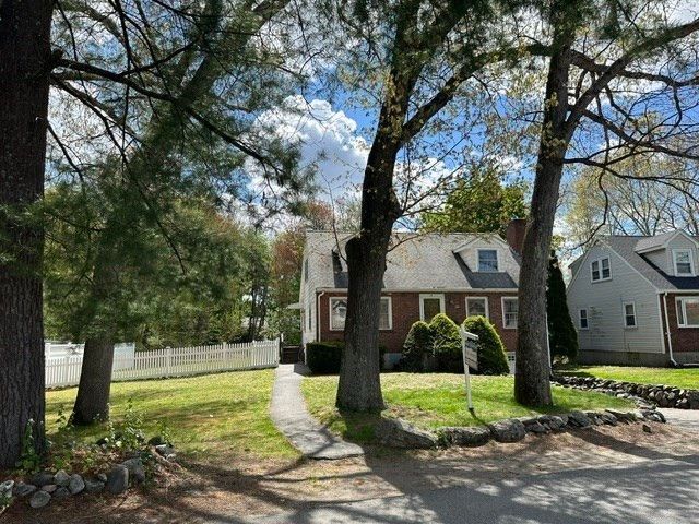 14 Locust St, Woburn, MA 01801