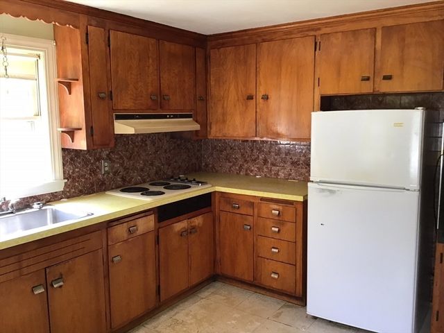 14 Locust St, Woburn, MA 01801
