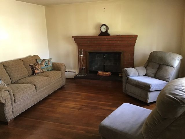 14 Locust St, Woburn, MA 01801