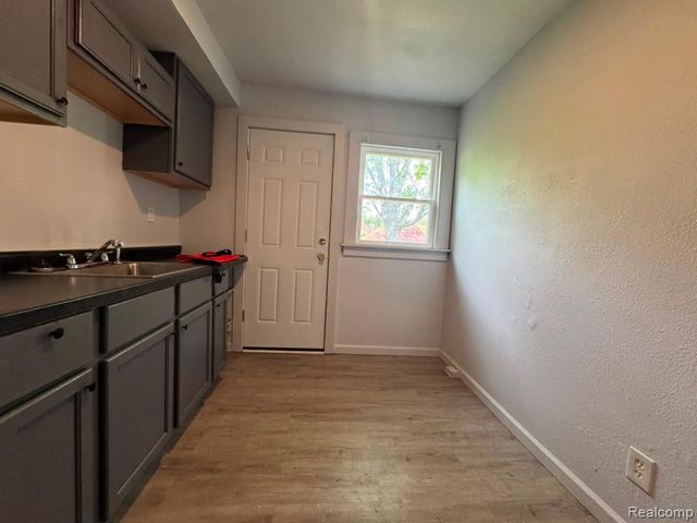 12655 Kelly Road, Detroit, MI 48224