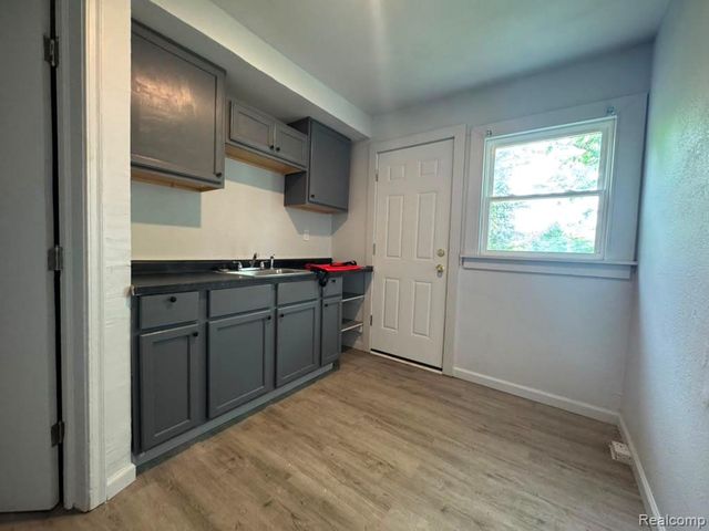 12655 Kelly Road, Detroit, MI 48224