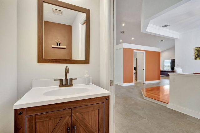 13805 Sheffield Street, Wellington, FL 33414