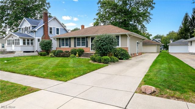 114 S Point Drive, Avon Lake, OH 44012