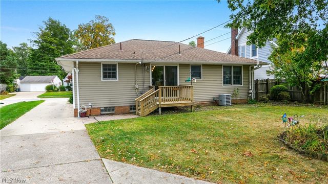 114 S Point Drive, Avon Lake, OH 44012