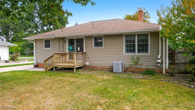 114 S Point Drive, Avon Lake, OH 44012