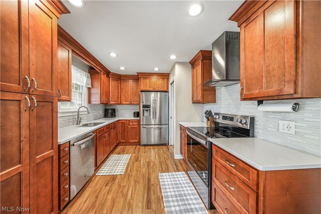 114 S Point Drive, Avon Lake, OH 44012