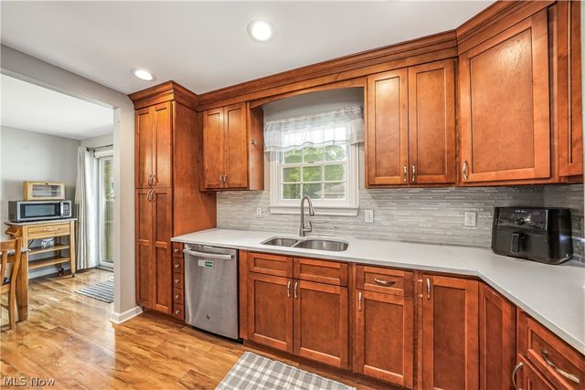114 S Point Drive, Avon Lake, OH 44012