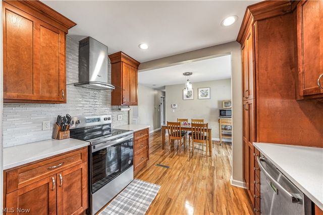 114 S Point Drive, Avon Lake, OH 44012