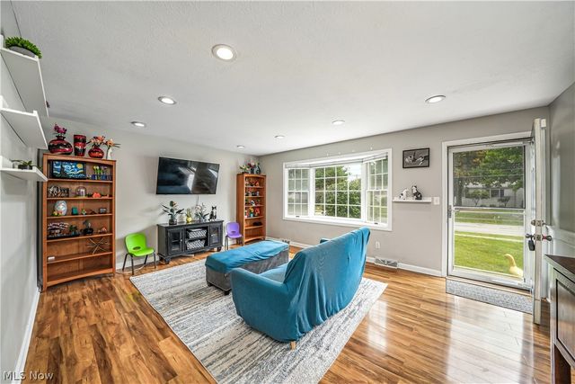 114 S Point Drive, Avon Lake, OH 44012
