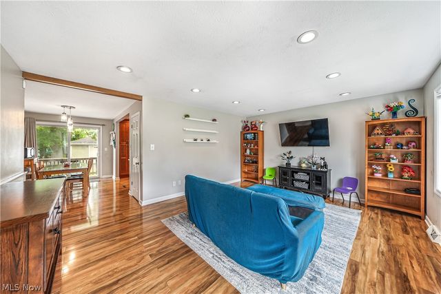 114 S Point Drive, Avon Lake, OH 44012