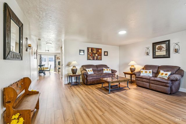 1028 N Star Bright Lane, Star, ID 83669