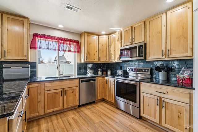 1028 N Star Bright Lane, Star, ID 83669