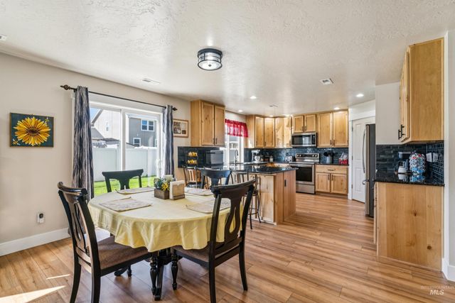 1028 N Star Bright Lane, Star, ID 83669