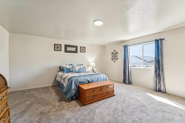 1028 N Star Bright Lane, Star, ID 83669