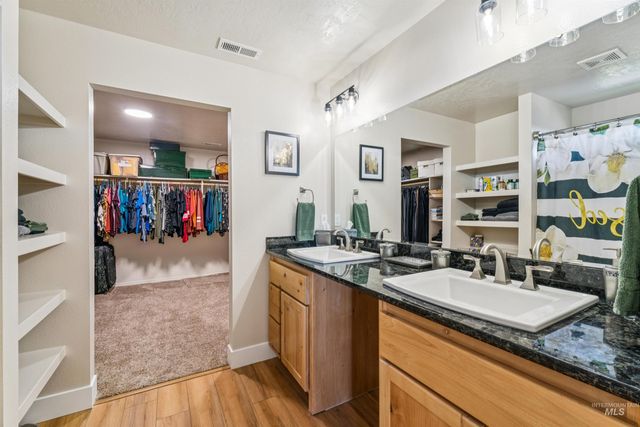 1028 N Star Bright Lane, Star, ID 83669