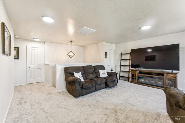 1028 N Star Bright Lane, Star, ID 83669