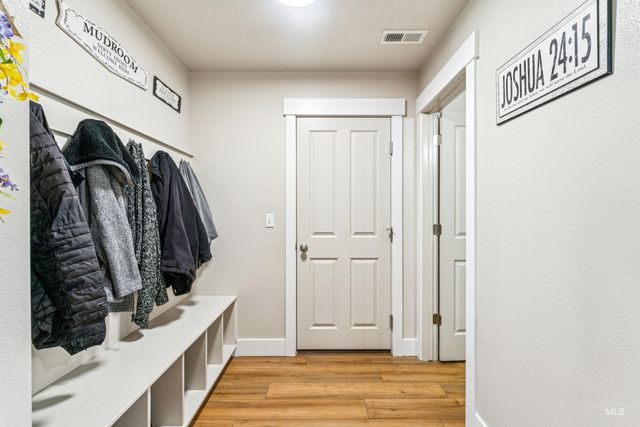 1028 N Star Bright Lane, Star, ID 83669