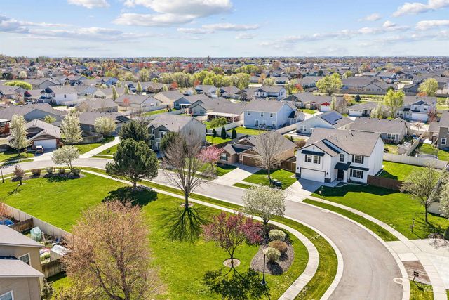 1028 N Star Bright Lane, Star, ID 83669