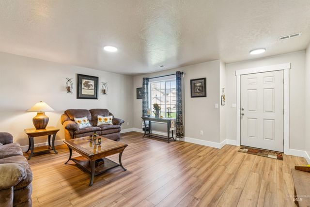 1028 N Star Bright Lane, Star, ID 83669