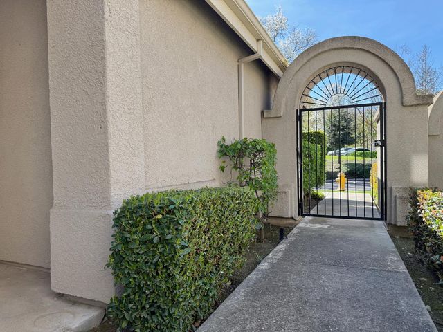 3659 Saint Andrews Dr, Stockton, CA 95219