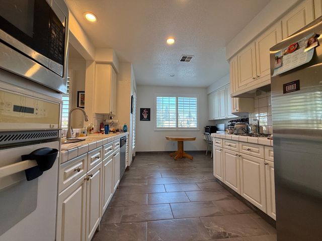 3659 Saint Andrews Dr, Stockton, CA 95219