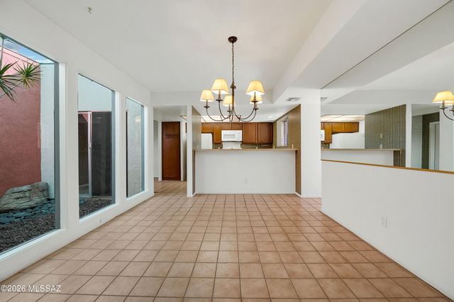 5902 N Placita Del Conde, Tucson, AZ 85718