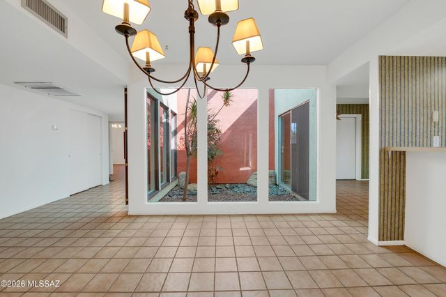 5902 N Placita Del Conde, Tucson, AZ 85718