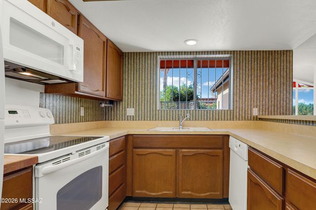 5902 N Placita Del Conde, Tucson, AZ 85718