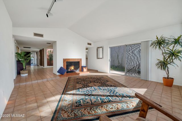 5902 N Placita Del Conde, Tucson, AZ 85718