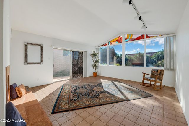 5902 N Placita Del Conde, Tucson, AZ 85718