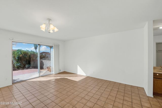 5902 N Placita Del Conde, Tucson, AZ 85718