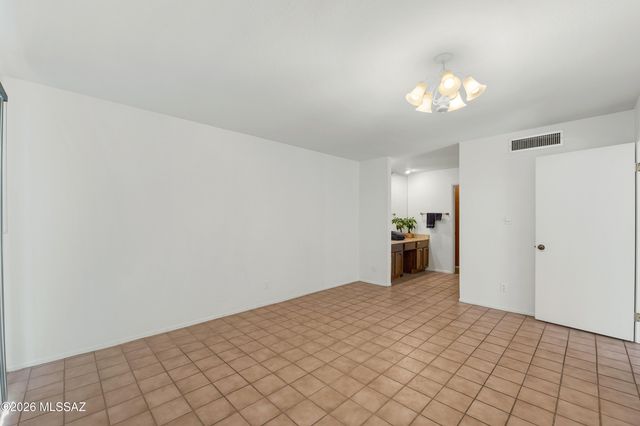 5902 N Placita Del Conde, Tucson, AZ 85718