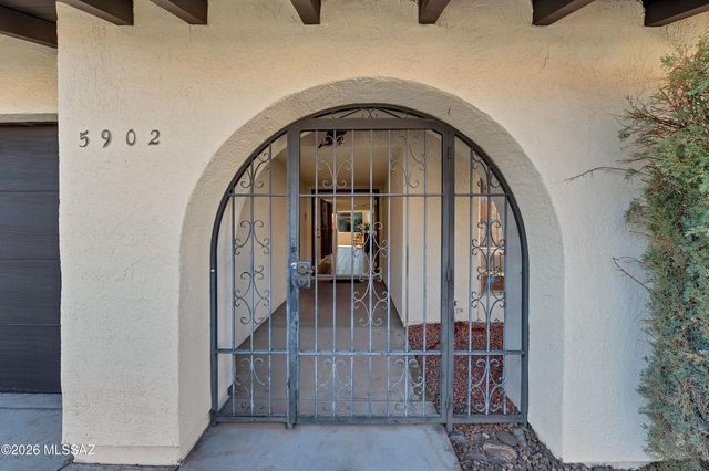 5902 N Placita Del Conde, Tucson, AZ 85718