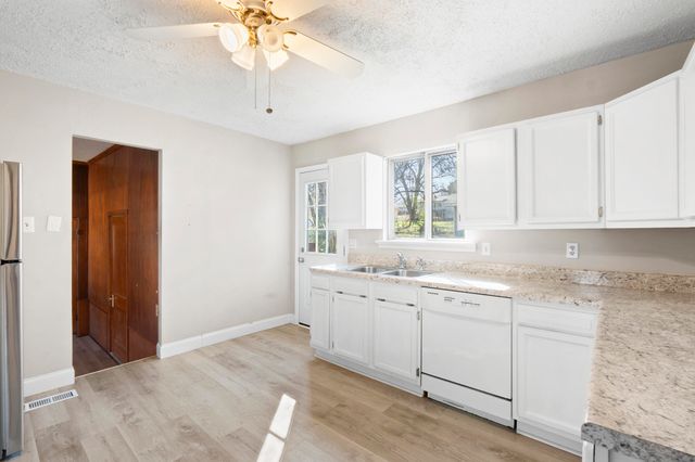 6914 Robinson Drive, Chattanooga, TN 37421