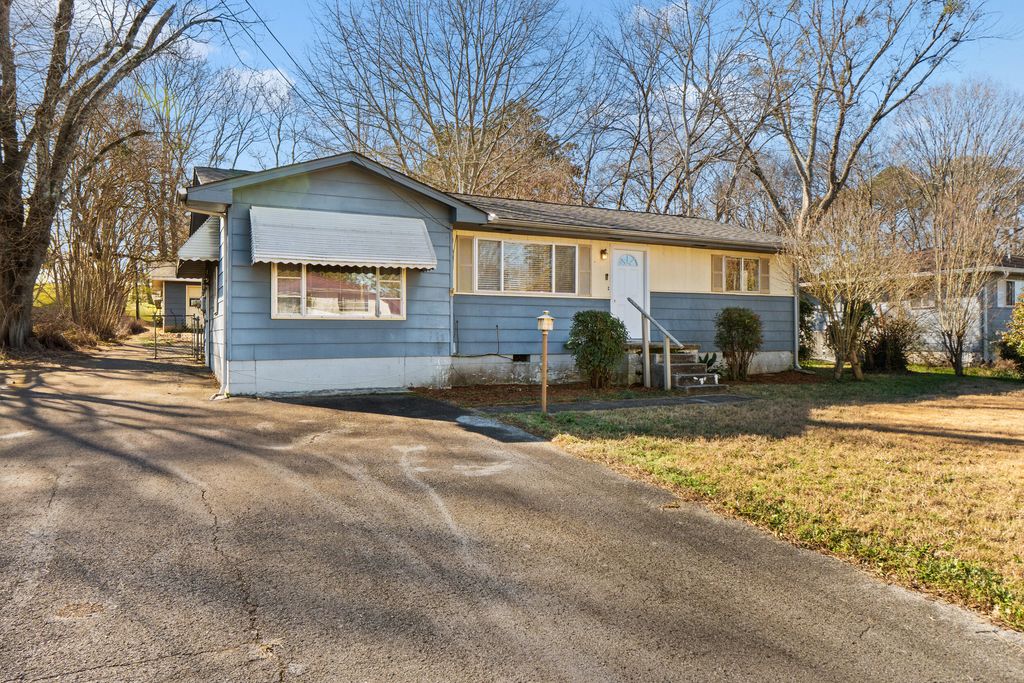 6914 Robinson Drive, Chattanooga, TN 37421
