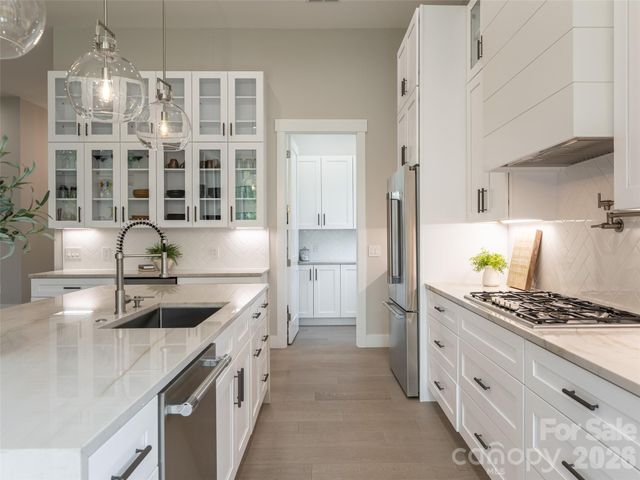 422 Ascension Valley, Horse Shoe, NC 28742