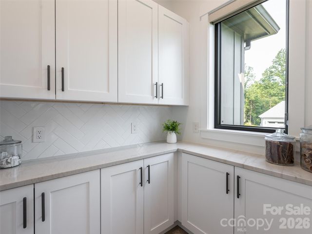 422 Ascension Valley, Horse Shoe, NC 28742