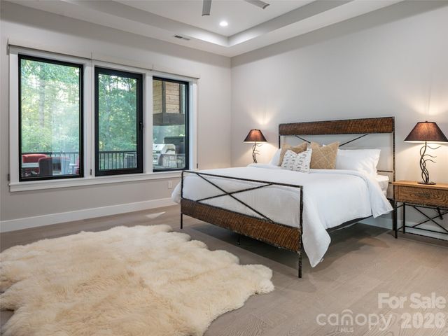 422 Ascension Valley, Horse Shoe, NC 28742