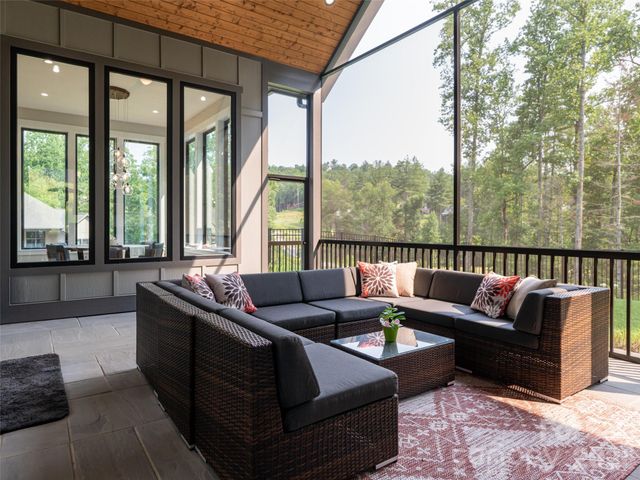 422 Ascension Valley, Horse Shoe, NC 28742
