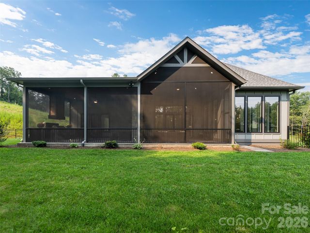 422 Ascension Valley, Horse Shoe, NC 28742