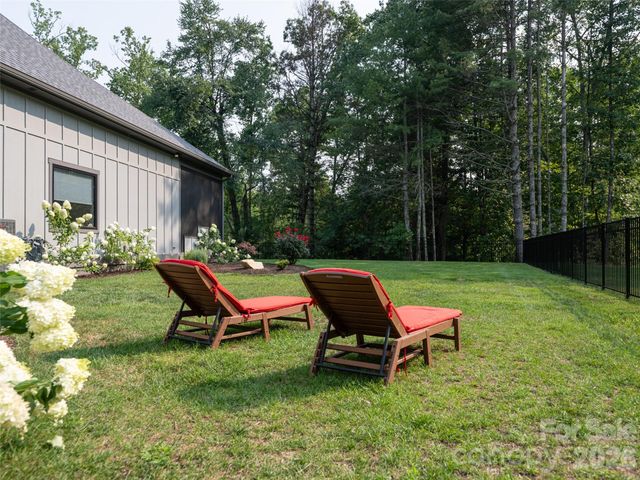 422 Ascension Valley, Horse Shoe, NC 28742