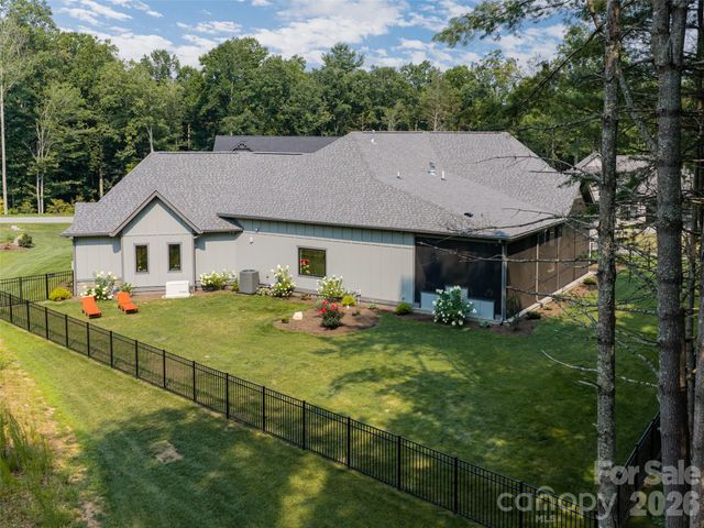422 Ascension Valley, Horse Shoe, NC 28742