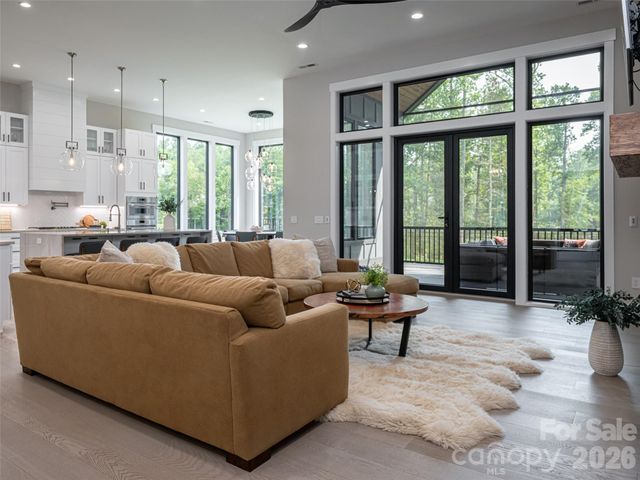 422 Ascension Valley, Horse Shoe, NC 28742