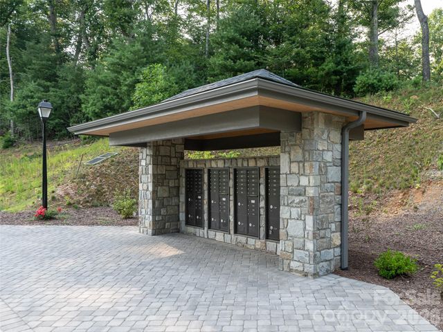 422 Ascension Valley, Horse Shoe, NC 28742